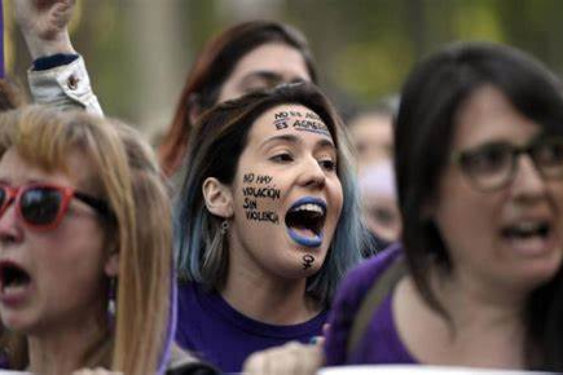 Une manifestation féministe dénonce les meurtres sexistes à Madrid 
